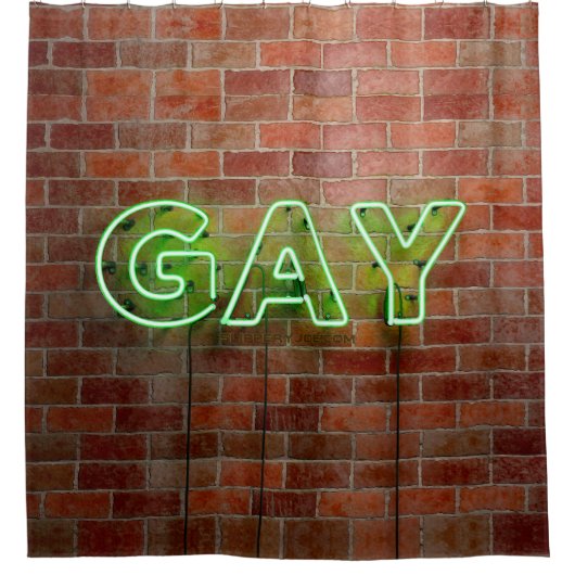 SlipperyJoeのネオン鮮やかゲイは緑のレンガwに署名 シャワーカーテン (正面)