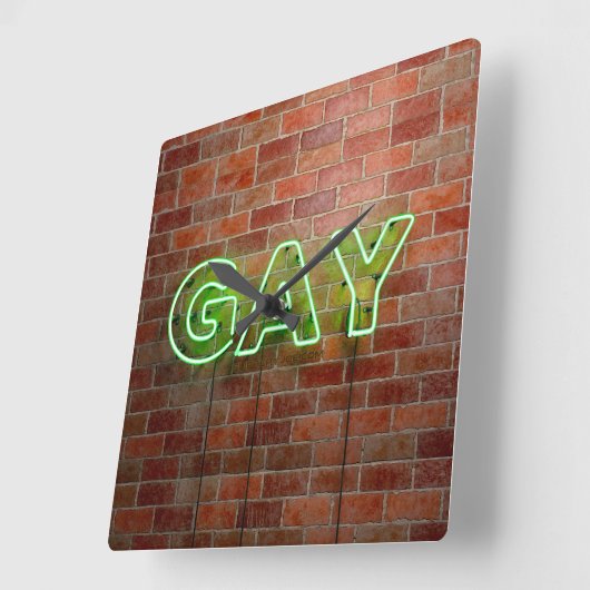 SlipperyJoeのネオン鮮やかゲイは緑のレンガwに署名 スクエア壁時計 (傾斜)