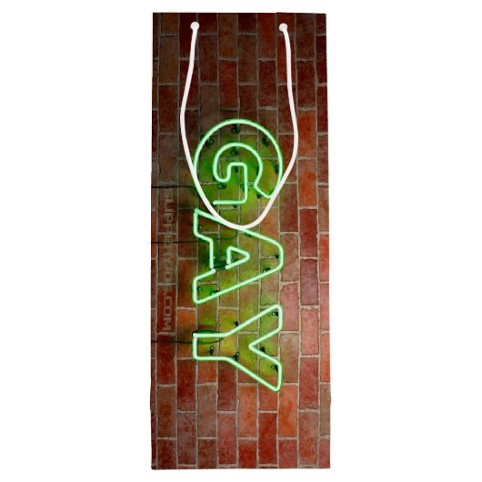 SlipperyJoeのネオン鮮やかゲイは緑のレンガwに署名 ワインギフトバッグ (裏面)