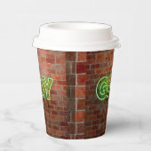 SlipperyJoeのネオン鮮やかゲイは緑のレンガwに署名 紙コップ (右)