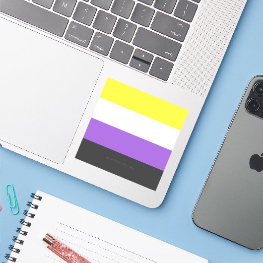 SlipperyJoeのノンバイナリー Pride フラッグ 黄色 白 シール (ノートパソコンとiPhone)