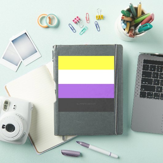 SlipperyJoeのノンバイナリー Pride フラッグ 黄色 白 シール (iPadカバー)