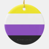 SlipperyJoeのノンバイナリー Pride フラッグ 黄色 白 セラミックオーナメント (裏面)
