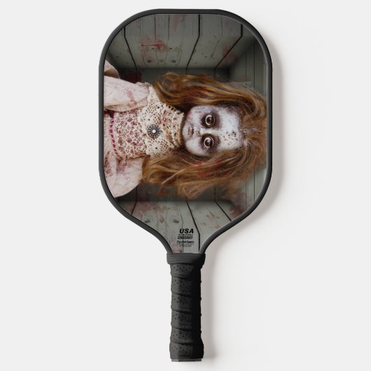 SlipperyJoeの不気味な人形淡い色の顔不気味な血d ピックルボールラケット (正面)