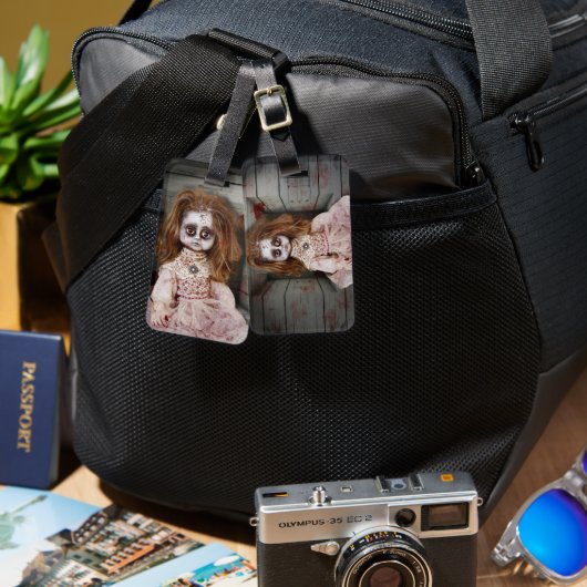 SlipperyJoeの不気味な人形淡い色の顔不気味な血d ラゲッジタグ (正面&裏面)