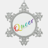 SlipperyJoeの同性愛者プライドカラー単語カラフルvib スノーフレークピューターオーナメント (正面)