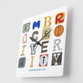 SlipperyJoeの採用する多様性のカットアウト文字c スクエア壁時計 (傾斜)