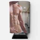 SlipperyJoeの男の6パックのシルクなしのセクシー6パック スリム缶クーラー (正面)