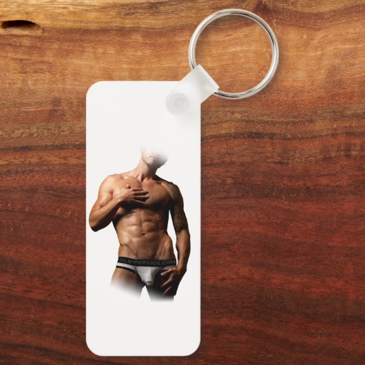 SlipperyJoeの男性の下着のふくらみ紫色の青いアバスト キーホルダー (裏面)