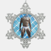 SlipperyJoeの男性の下着6パック胸abs男性 スノーフレークピューターオーナメント (正面)