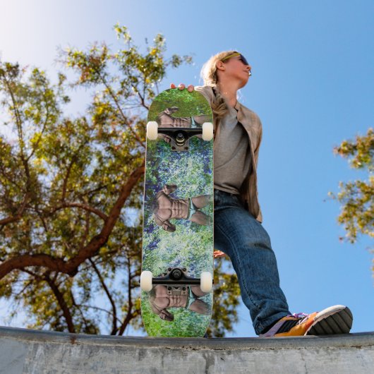 SlipperyJoeの白い筋肉質のセクシーな男性スピードブラック スケートボード (室外1)