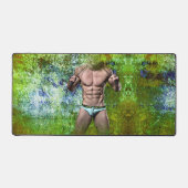 SlipperyJoeの白い筋肉質のセクシーな男性スピードブラック デスクマット (正面)