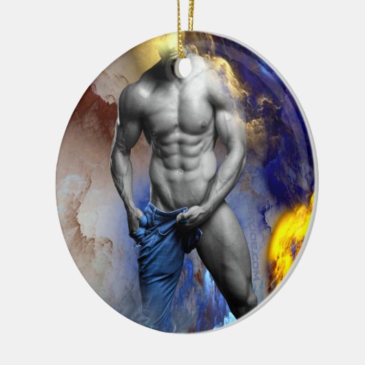 SlipperyJoeの筋肉質な男の体型は蒸し暑いシャトル セラミックオーナメント (左)