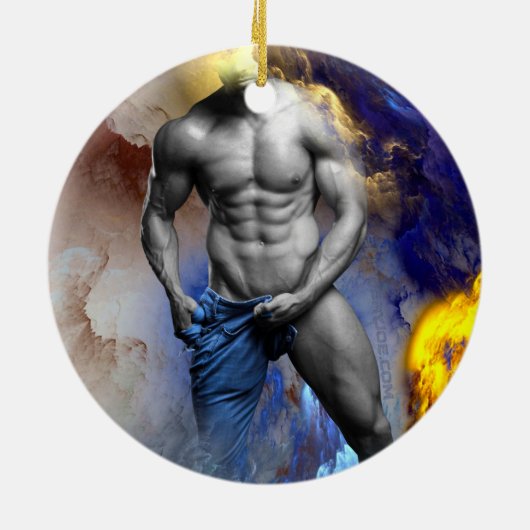 SlipperyJoeの筋肉質な男の体型は蒸し暑いシャトル セラミックオーナメント (裏面)