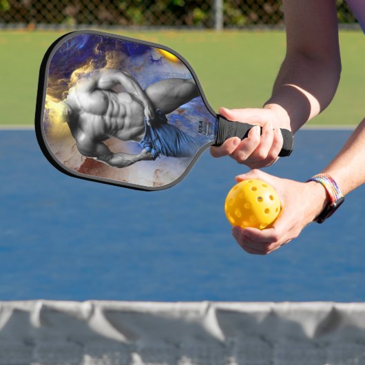 SlipperyJoeの筋肉質な男の体型は蒸し暑いシャトル ピックルボールラケット (インサイチュ)