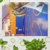 SlipperyJoeの筋肉質な男性は6パックのジムのトレーニングを膨らませる キッチンタオル (折り畳み)