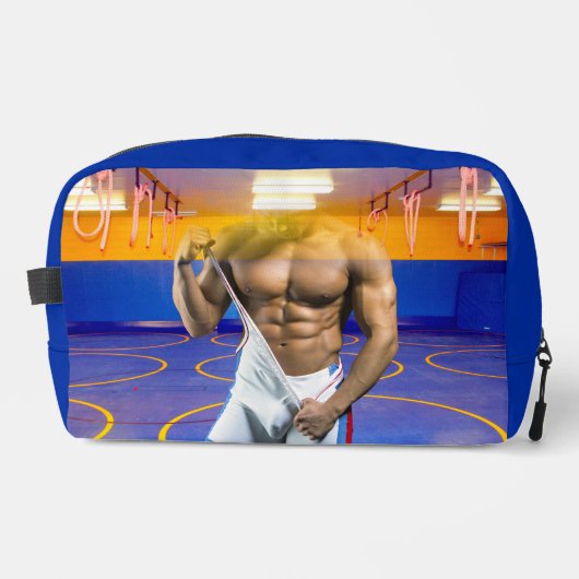 SlipperyJoeの筋肉質な男性は6パックのジムのトレーニングを膨らませる ドップキット (正面)