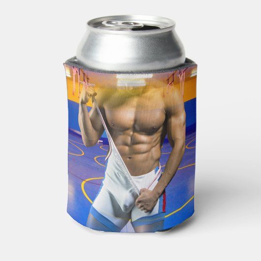 SlipperyJoeの筋肉質な男性は6パックのジムのトレーニングを膨らませる 缶クーラー (缶裏面)