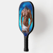 SlipperyJoeの筋肉質の髭のある男の白い下着 ピックルボールラケット (左)