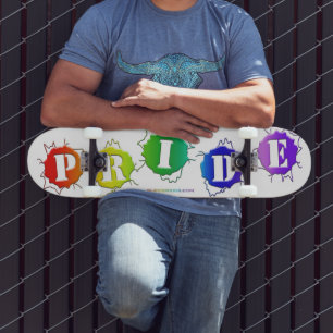 SlipperyJoeの虹色のPrideサインが輝き スケートボード