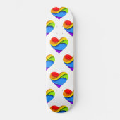 SlipperyJoeの虹色レイヤードハート型 赤 オレンジ スケートボード (正面)