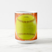 SlipperyJoeの黄色のソフトボール火炎が燃え上がる コーヒーマグカップ (中央)