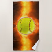 SlipperyJoeの黄色のソフトボール火炎が燃え上がる ビーチタオル (正面)