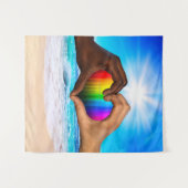 SlipperyJoeの2つの心のある手の異人種間の男性h タペストリー (正面(横))