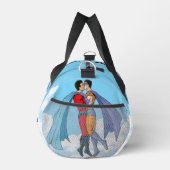 SlipperyJoeの2人のスーパーヒーローキスをするカー飛んでいるト ダッフルバッグ (右)