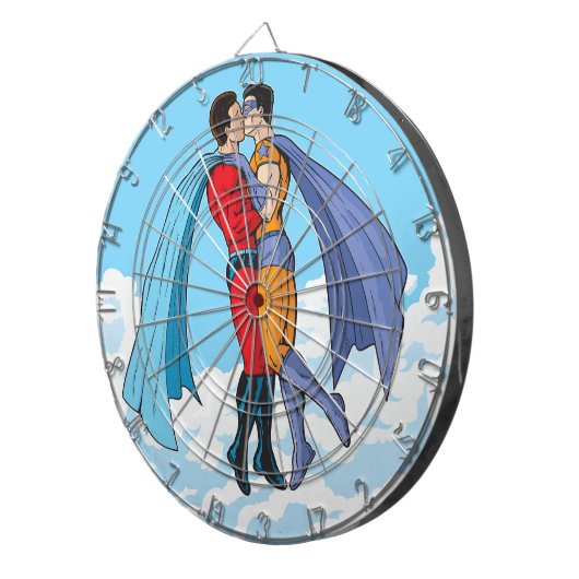 SlipperyJoeの2人のスーパーヒーローキスをするカー飛んでいるト ダーツボード (正面右)