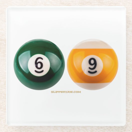 SlipperyJoeの69の懸命プールのテーブル2ビリヤード球 ガラスコースター (正面)