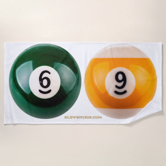 SlipperyJoe 69懸命プールテーブル2ビリヤード球 ビーチタオル (正面)