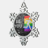 SlipperyJoe's Be You black brick wall figu スノーフレークピューターオーナメント (右)