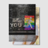 SlipperyJoe's Be You black brick wall figu ベラム紙招待状 (オフセット (カップル))
