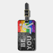 SlipperyJoe's Be You black brick wall figu ラゲッジタグ (正面縦)