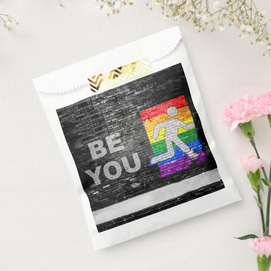 SlipperyJoe's Be You brick wall stick figure rainb フェイバーバッグ (封をした状態)