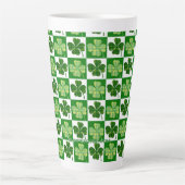 SlipperyJoe's green four-leaf clovers Saint Patric カフェラテマグ (正面)