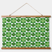 SlipperyJoe's green four-leaf clovers Saint Patric 吊り下げ型タペストリー (正面)