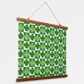 SlipperyJoe's green four-leaf clovers Saint Patric 吊り下げ型タペストリー (傾斜あり)