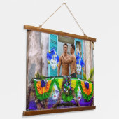 SlipperyJoe's Mardi Grasメンパープル金ゴールドグリーンバル 吊り下げ型タペストリー (傾斜あり)