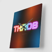 SlipperyJoe's throb 虹のようなグラデーションの厚みのある文字 スクエア壁時計 (傾斜)