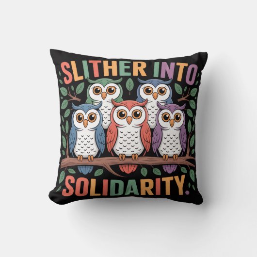Slither Solidarity Throw Pillow  クッション (正面)