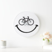 Slogan fiets met blij gezicht. Blij lach gezicht. ラージ壁時計 (ホーム)