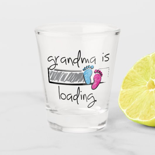 Slogan grandma is loading. Opa en oma worden. ショットグラス (正面)