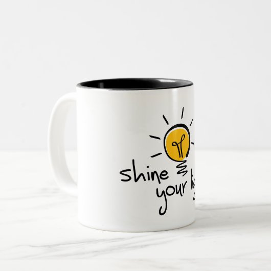 Slogan shine your light. laat je licht schijnen. ツートーンマグカップ (正面左)