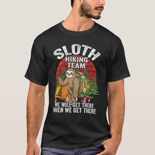 Slothハイキングチームが到着したら到着 Tシャツ (正面)