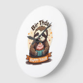 Sloth Birthday Shirt Vintage Cake Animal Graphic ラージ壁時計 (傾斜)