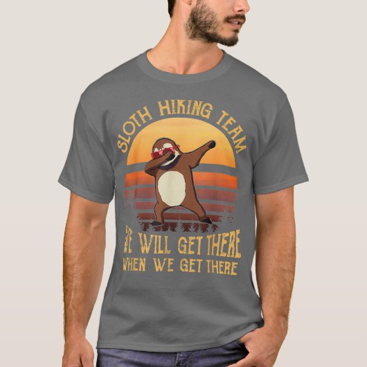 Sloth Hiking Team We Will Get There Funny Tシャツ (正面)