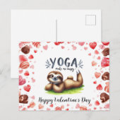 Sloth in  Yoga Class on Valentine's Day  シーズンポストカード (正面/裏面)
