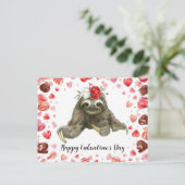 Sloth in  Yoga Class on Valentine's Day  シーズンポストカード (スタンド正面)